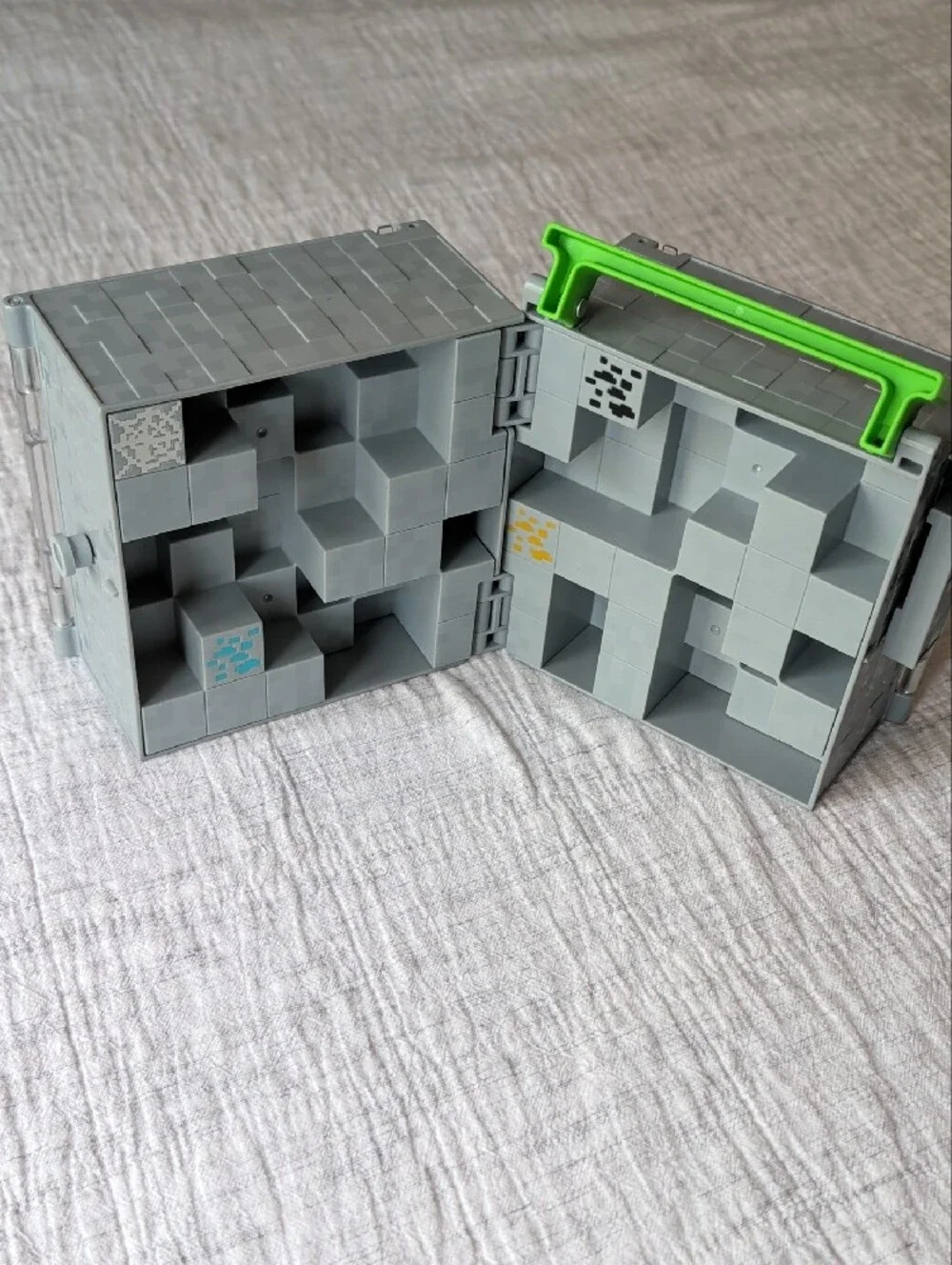 Minecraft Mojang Mini-Figure Collector Case